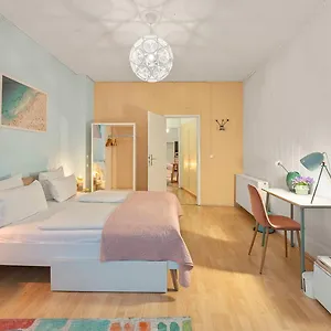 https://holiday-33-apartment-s-bahn-schonhauser-allee.find-berlin-hotels.com