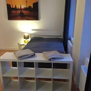 https://modernes-apartment-am-viktoria-luise-platz.find-berlin-hotels.com